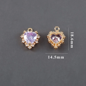 Pendentif cœur en zircon plaqué or 18 carats avec vues avant, arrière et dimensions