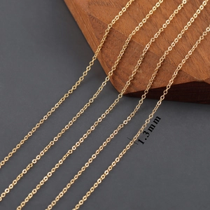 Détail des maillons de chaîne croisée en O plaqués or 18k de 1,3 mm pour bijoux