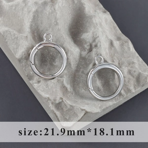 Moschettone ovale a forma di D lucidato al rodio di misura 21,9mm x 18,1mm