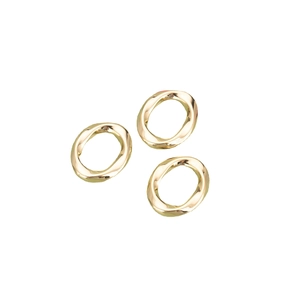 Set de tres anillos ovalados retorcidos chapados en oro de 18k para crear joyas