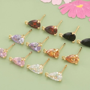 Exquisitos Pendientes de Botón de Cobre Chapados en Oro de 18K con Gota de Agua y Diamantes de Imitación con Bucle para Accesorios DIY