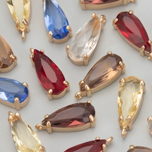 Gefacetteerde glazen druppelhangers met 18k vergulde zetting voor sieraden maken