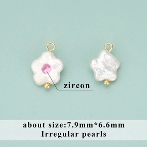 Pendentifs fleurs en perles baroques faites main avec zircon rose et monture dorée