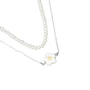 Collier double rang de perles avec chaîne argentée, pendentif fleur et pierre jaune
