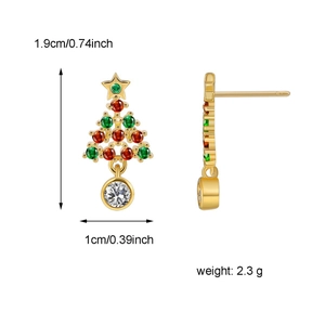 Boucles d'oreilles sapin de Noël avec zircons verts et rouges et finition dorée