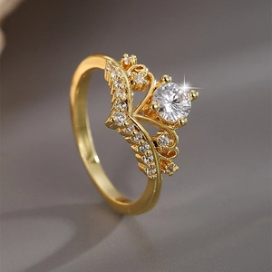 Exquisiter vergoldeter Kronenring für Damen mit Zirkonia in eleganter V-Form