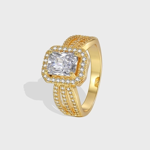 Bague Halo de Luxe en Zircone Rectangulaire Taille Émeraude Plaqué Or Véritable Cuivre Bagues CZ pour Femmes Bijoux