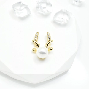Eleganter Gold-Anhänger mit Rentiergeweih-Perle und funkelnden Zirkonia-Akzenten