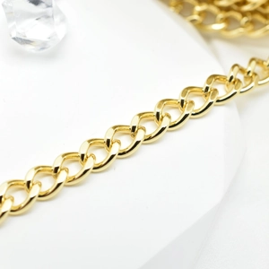 Polished 18k gold plated chunky O-shaped copper chain DIY accessory on white display