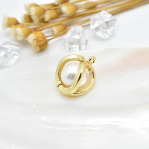 Minimalist gold-plated hollow pearl slider clasp pendant with circular intersection rings