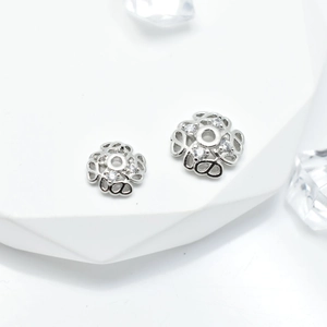 Capuchones de cuentas de flores plateadas caladas con circonitas para joyería DIY