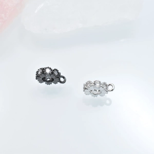 Micro-gezette zirkonia bedeltjes in zwart en zilver voor DIY sieraden en armbanden