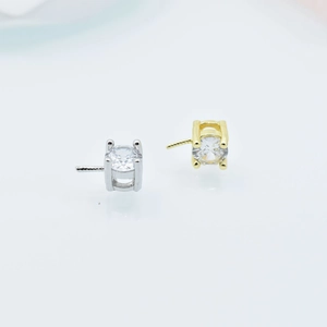 Classic round 4-prong stud earrings in gold and silver finish with sparkling stones