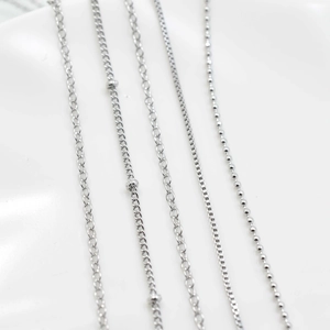 Set di collane argentate regolabili con diverse catene e catenella a goccia d'acqua