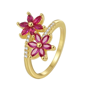 Anello doppia con fiori dorati, petali in pietre marquise rosse e zirconi bianchi brillanti
