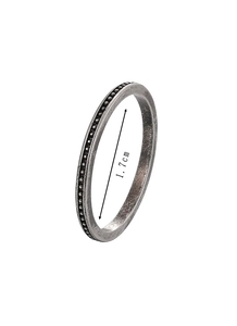 Detail eines Vintage-Silberrings mit Perlenstruktur und 1,7 cm Innendurchmesser-Maß