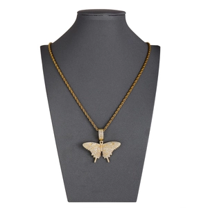 Hip-Hop Schmetterling Anhänger Halskette in Gold mit Zirkonia auf einer Kordelkette