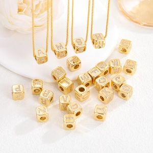 Personalisierte Zirkonia Eingelegte Alphabet Würfel Anhänger Kette Kupfer 18K Vergoldet A-Z Buchstaben Dice Charm Kette Mode Schmuck Geschenk
