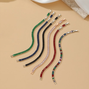 Tennis-Armband-Set mit bunten Zirkonia im Baguetteschliff und sicherer Metallbeschichtung