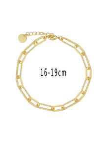 Détail d'un bracelet trombone plaqué or avec fermoir mousqueton réglable de 16 à 19 cm