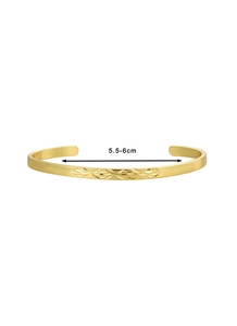 Detailed view of golden C-shaped bangle with engraved diamond pattern and 5.5-6cm inner diameter