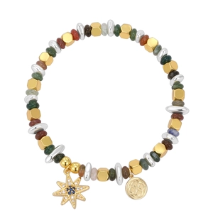 Bracciale di perle con ciondoli a stella e moneta, pietre naturali e perline dorate chic