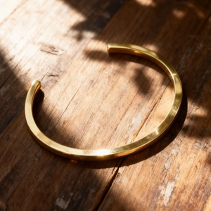 Minimalistischer 18K vergoldeter Kupfer-Armreif mit polierter Spiegeloberfläche für Unisex