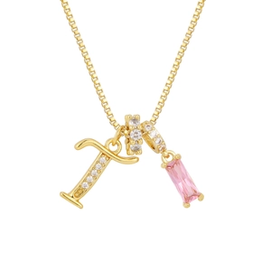 Collar chapado en oro de 18K con letra T de circón, gema rosa y colgantes de anillos