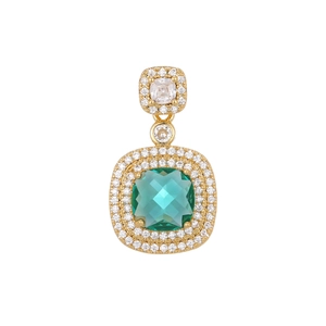 Dettaglio di una collana vintage placcata in oro con ciondolo quadrato in stile smeraldo