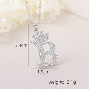 Détail du pendentif couronne lettre B en argent avec pavé de zircons et dimensions