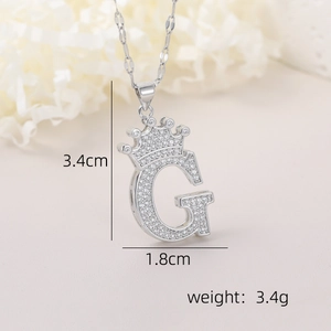 Détail du pendentif G en argent avec zircons montrant les dimensions 3,4cm x 1,8cm