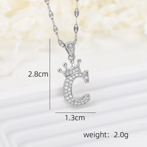 Silberne Krone Buchstabe C Halskette mit Zirkonia, Höhe 2,8 cm und Breite 1,3 cm groß