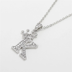Zilveren ketting met letter K hanger en kroon voorzien van zirkonia micro-pave