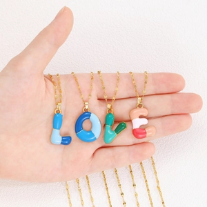 Bunte Emaille LOVE Luftballon Buchstaben Halsketten Set mit vergoldeten Ketten