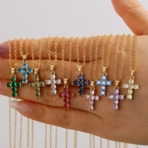 18K Vergoldetes Kupfer Geburtsstein Kreuz Anhänger Halskette Kleine Strass Religiöse Kreuz Schmuck Für Damen Geburtstag Geschenk