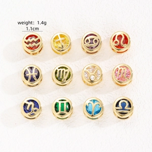 Set de 12 colgantes del zodiaco con circonitas de colores y baño de oro puro