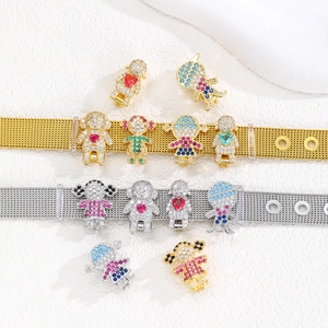 Edelstahl Mesh-Armband mit funkelnden Zirkonia Anhängern in Jungen und Mädchen Form