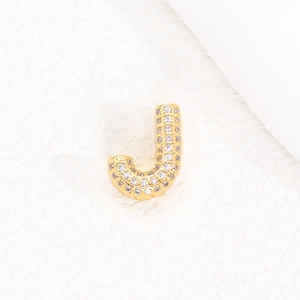 Ciondolo lettera J placcato oro 18K con micro zirconi su fondo di pietra bianca