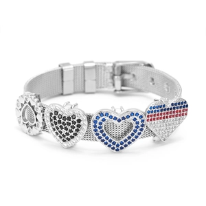 Silbernes Mesh-Armband mit Herz-Anhängern und Zirkonia-Inlay mit verstellbarer Schnalle