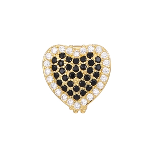 Makro-Detail eines 10mm Gold Herzanhängers mit schwarzem und weißem Zirkonia-Pavé