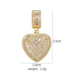 Pendentif cœur plaqué or avec zircons blancs et dimensions de 3,5 cm par 2,0 cm