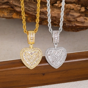 Colliers pendentifs cœur en or et argent sertis de zircons avec chaîne torsadée chic