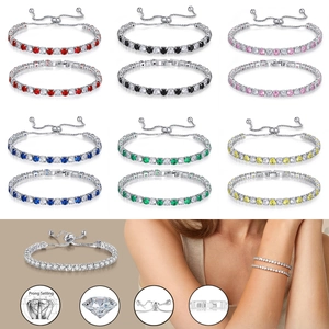 Dettaglio del set di bracciali tennis con zirconi colorati, incastonatura a griffe e argento