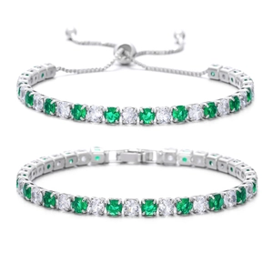 Dettaglio di bracciali tennis in argento con smeraldi verdi e zirconi cubici bianchi