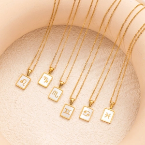 Goldene Sternzeichen Halsketten mit Perlmutt Anhängern an feinen Ankerketten
