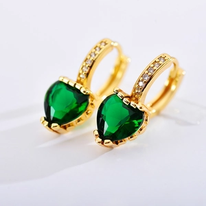 Créoles dorées avec zircons micro-paves et une pierre précieuse cœur vert émeraude