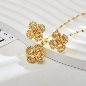 Elegante Koperen Klavertje Vier Hanger Ketting En Oorknopjes Voor Vrouwen Mode Sieraden Set Verguld Verzilverd
