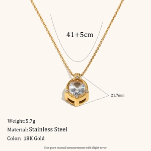 Collana in acciaio inossidabile placcato oro 18K con pendente ovale in zircone e bordura