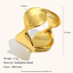 Anello geometrico a spirale moderno in acciaio inossidabile placcato oro 18 carati