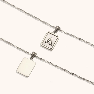 Collier minimaliste en acier inoxydable argenté avec pendentif rectangulaire lettre A